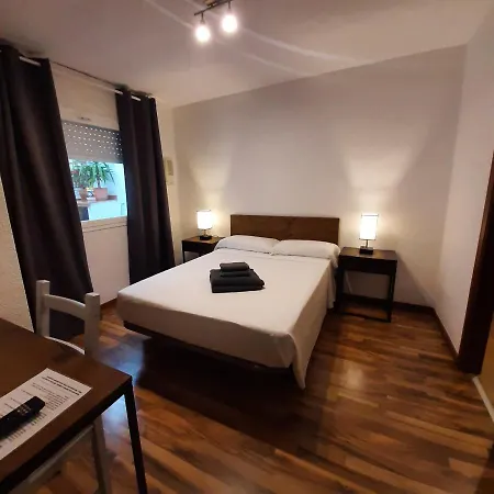 Hostal&apartamentos La Mar