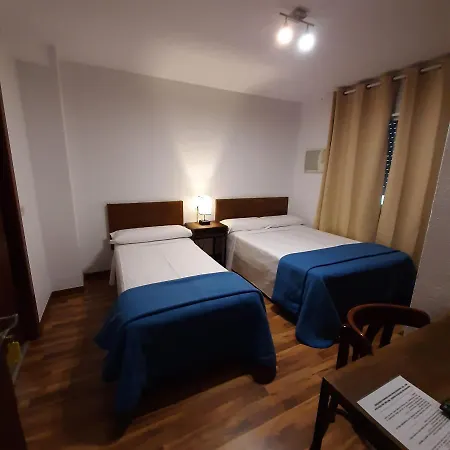 Hostal&apartamentos La Mar